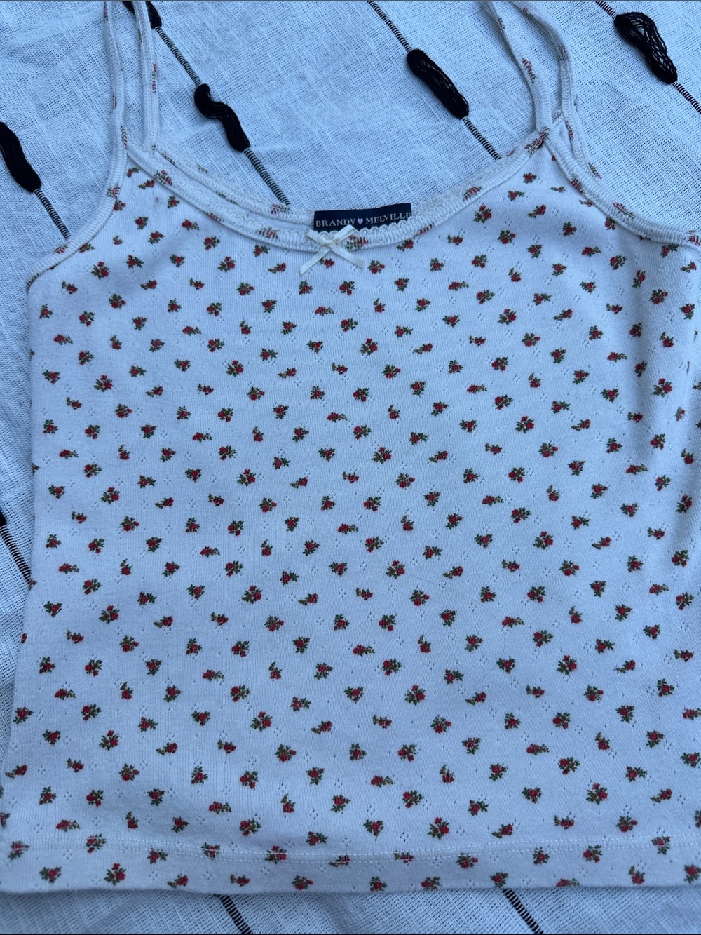 Hollister, Brandy Melville,garage and out from under tank tops. - Picture 4 of 11